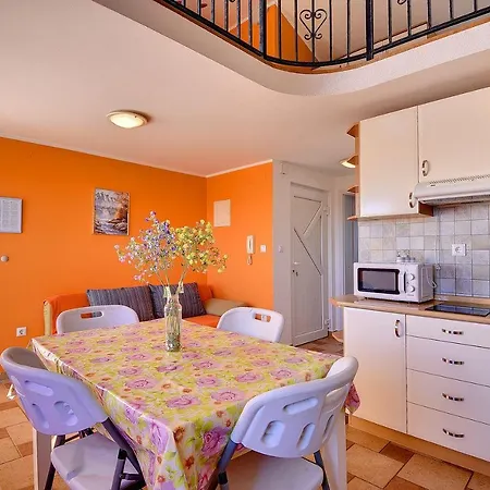Schones Mit Meerblick In Strandnahe Apartment Medulin