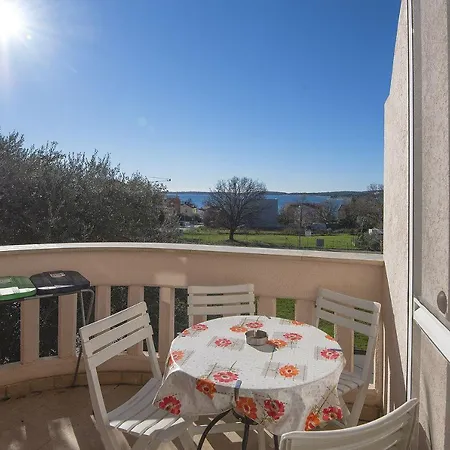 Schones Mit Meerblick In Strandnahe Apartment *